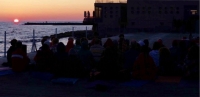 Spring Yoga Flow - Pratica al tramonto sul mare
